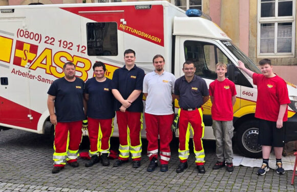 Samariter unterstützen „Bückeburg schäumt über“ auf dem Marktplatz