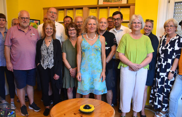 Online-Beratung für Mädchen und junge Frauen: Besuch bei BASTA und Infos über Projekt „Pink Button“