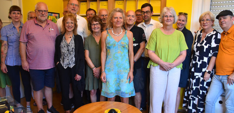 Online-Beratung für Mädchen und junge Frauen: Besuch bei BASTA und Infos über Projekt „Pink Button“