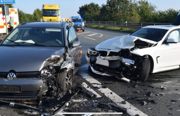 Verkehrsunfall auf der B 442 bei Lauenau: Ein Verletzter und Totalschaden