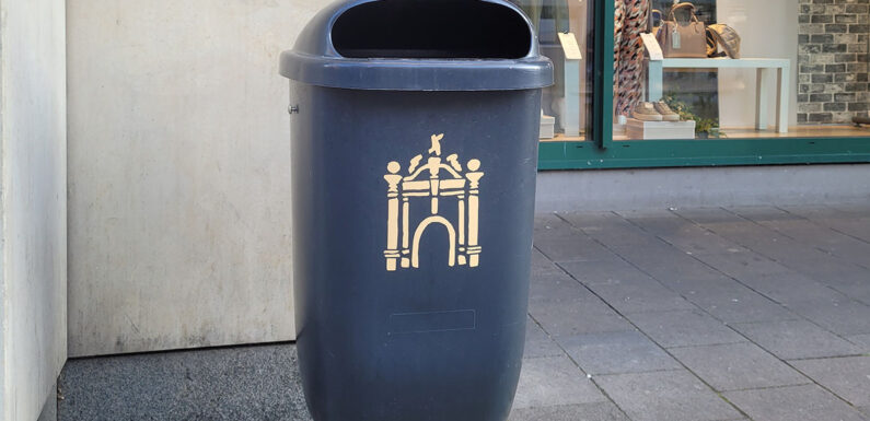 Neue Abfallbehälter sollen die Innenstadt von Bückeburg verschönern