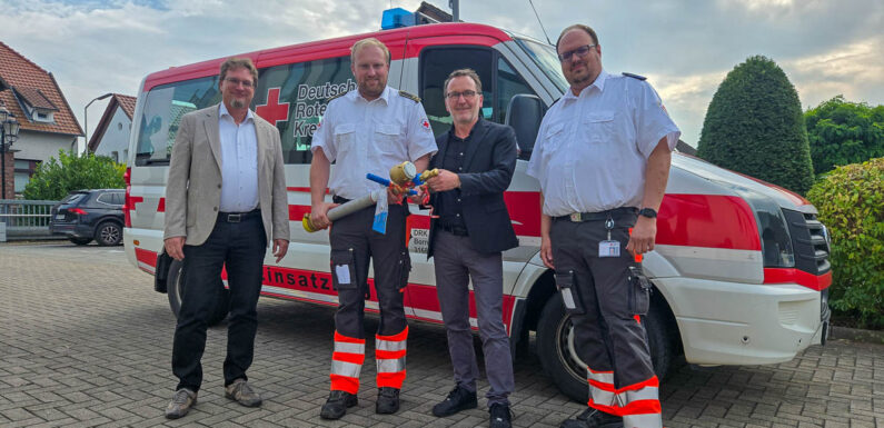 Stadtwerke Schaumburg-Lippe spenden Standrohr ans DRK Schaumburg