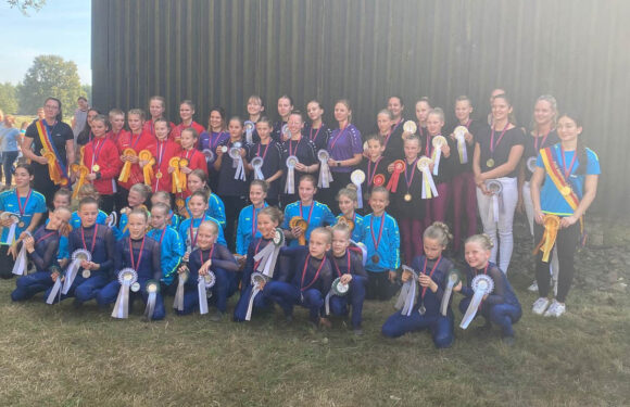 Voltigiererinnen der VRG Schaumburger-Land e.V. freuen sich über Turniererfolg