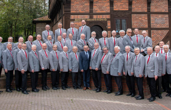 Mit Ratsband, Sopranistin und Tenor: Männerchor Enzen-Hobbensen lädt zum Herbstkonzert ein