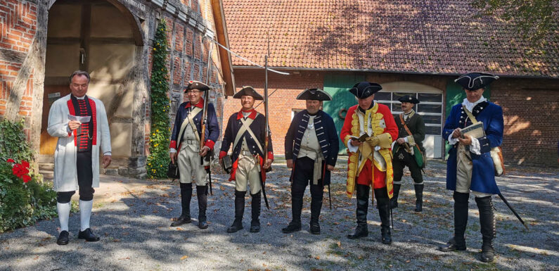 Graf Wilhelm zu Schaumburg-Lippe und sein Infanterieregiment besuchen Mittelbrink und Vehlen