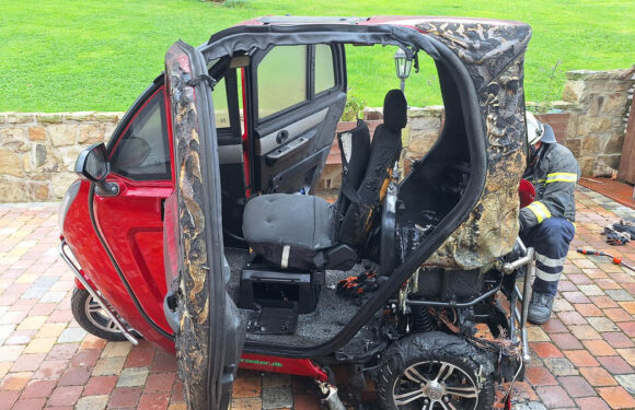 Batterie erhitzt sich immer wieder: Feuerwehr zu brennendem Elektro-Fahrzeug nach Luhden alarmiert