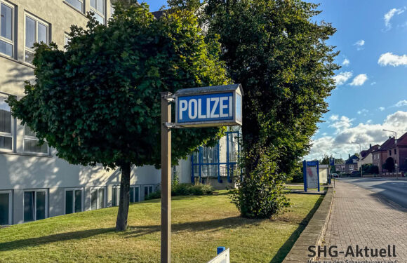 Unfall auf dem Weg zum SEK-Einsatz: Hilfsbereiter Autofahrer fährt Polizeibeamte nach Lindhorst