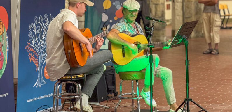Kunstmarkt mit Kaffee, Kuchen und Musik: Open Art in der Remise von Schloss Bückeburg