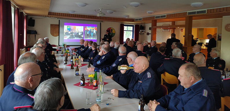 75 ehemalige Feuerwehr-Funktionsträger informieren sich über aktuelle Entwicklungen