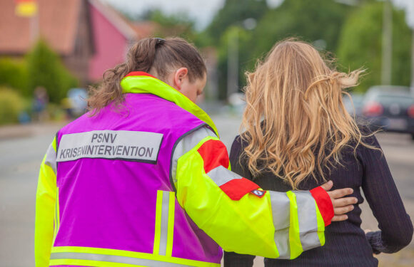 Ehrenamtliche, die bleiben, wenn andere gehen: Kostenloser Basiskurs zur Krisenintervention