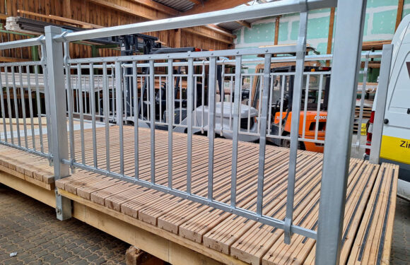 Bückeburg: Holzbrücke am Schlossbachparkplatz wird wieder eingebaut