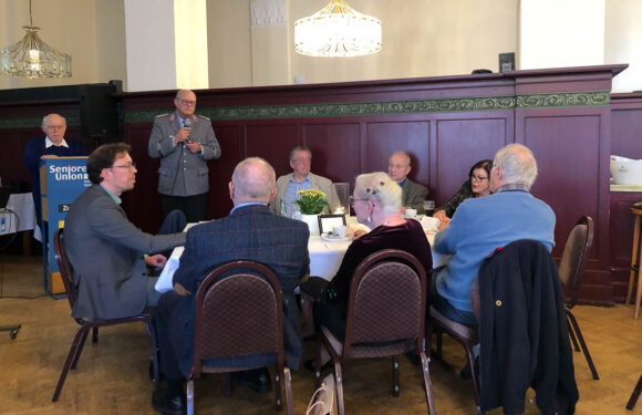 Oberst Schütte zu Gast bei Seniorenunion: „Fliegen nicht aus Boshaftigkeit immer über das gleiche Haus“