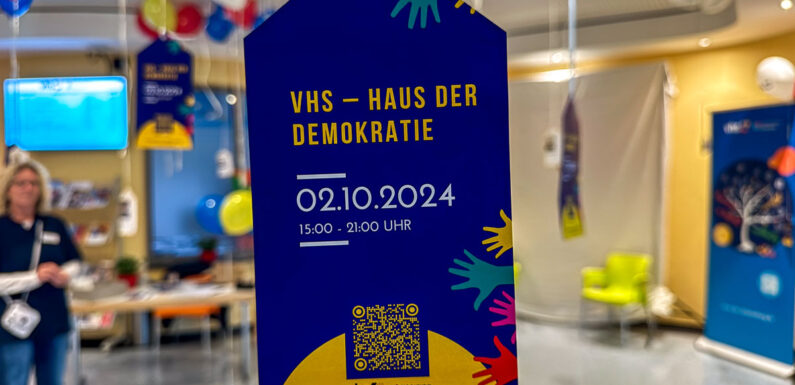 Ein Tag voller Kunst und Bewegung: „Haus der Demokratie“ in der VHS Stadthagen