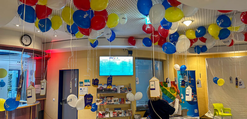 Volkshochschule Schaumburg lädt ein ins „VHS-Haus der Demokratie“