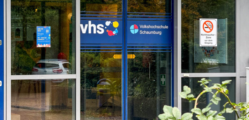 VHS-Kurse: „Einstieg in den Ruhestand“ und „Stelenstäbe aus Weidengeflecht“