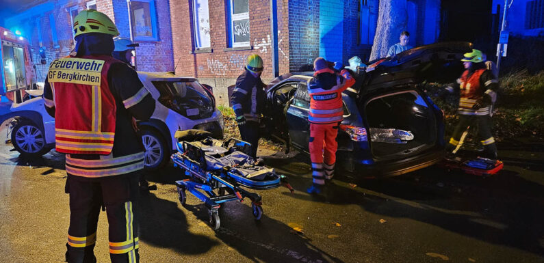 Feuerwehreinsatz in Wölpinghausen: Bei Verkehrsunfall im Auto eingeklemmt
