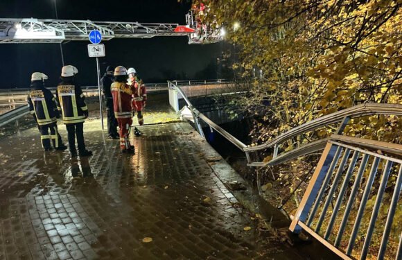 Tödlicher Verkehrsunfall in Minden: PKW durchbricht Brückengeländer und stürzt in die Tiefe