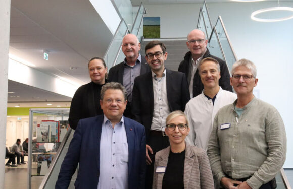 Niedersächsischer Gesundheitsminister Dr. Andreas Philippi besucht das Schaumburger Klinikum