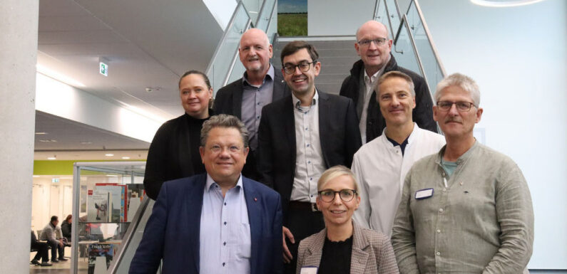 Niedersächsischer Gesundheitsminister Dr. Andreas Philippi besucht das Schaumburger Klinikum