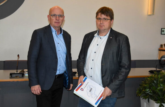 „Kein Kahlschlag im sozialen Bereich“: Landkreishaushalt 2025 mit 38-Millionen-Euro-Minus