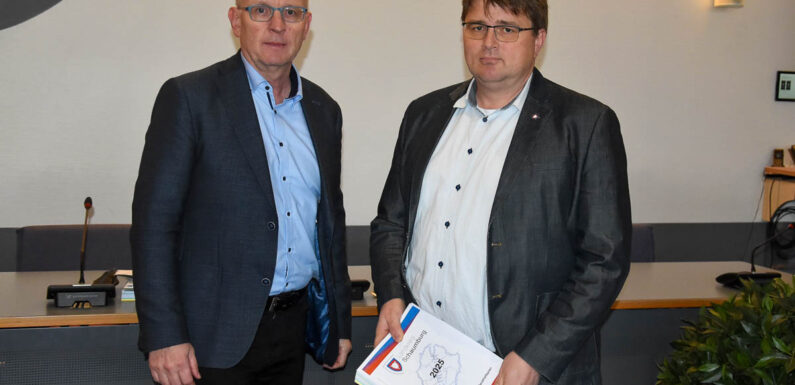 „Kein Kahlschlag im sozialen Bereich“: Landkreishaushalt 2025 mit 38-Millionen-Euro-Minus