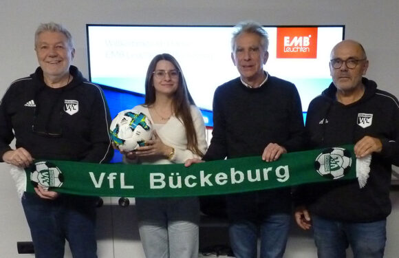 Vorstand der Fussballabteilung des VfL Bückeburg zu Gast bei EMB-Leuchten