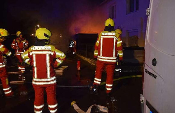 Apelern: Hausbewohner wirft brennende Matratze aus dem Fenster
