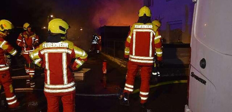 Apelern: Hausbewohner wirft brennende Matratze aus dem Fenster