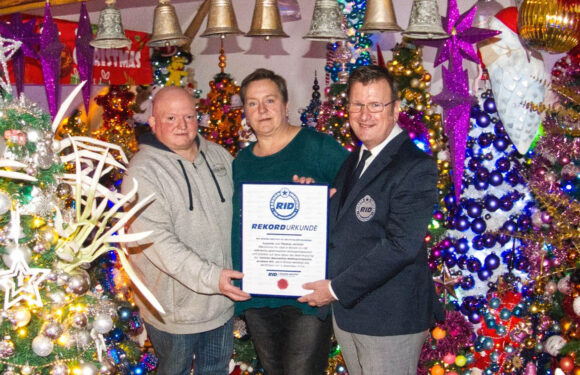 Sie haben es wieder getan: Weltrekord für „Weihnachten extrem“ mit 600 Bäumen bei Rintelner Familie