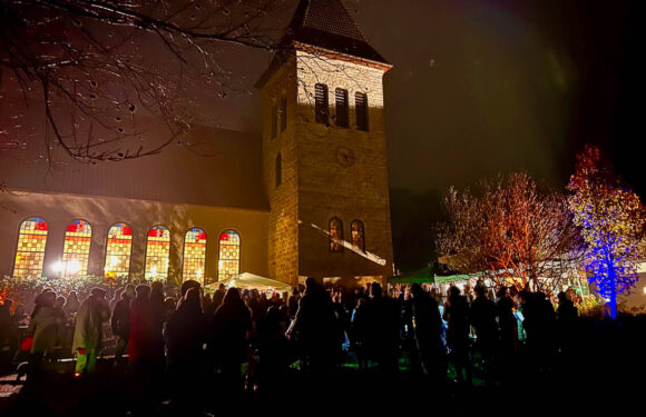 „Schaut hin! Lasst Leuchten!“: Erfolgreiches 3. Adventsgeflüster rund um die Rogate-Kirche