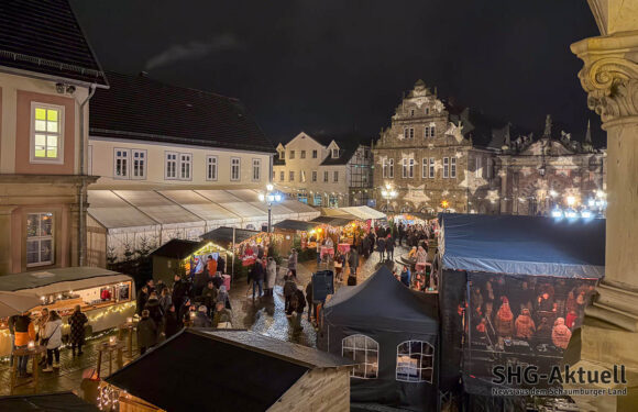 „Jetzt fängt Weihnachten erst richtig an“: Feierliche Eröffnung von „Bückeburg glüht auf“