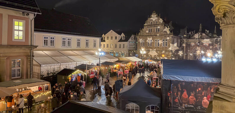 „Jetzt fängt Weihnachten erst richtig an“: Feierliche Eröffnung von „Bückeburg glüht auf“