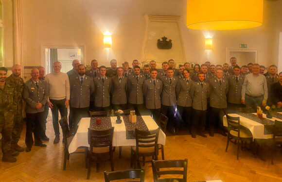 Gemeinsam für den Frieden: Bundeswehrsoldaten und Mitglieder des Bürgerbataillons sammeln Rekordsumme für die Deutsche Kriegssgräberfürsorge