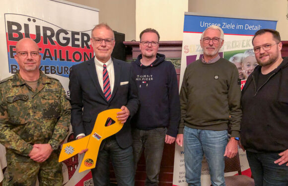 Näher zusammenrücken für mehr Miteinander: Bückeburger Bürgerbataillon und Bundeswehr intensivieren ihre Zusammenarbeit