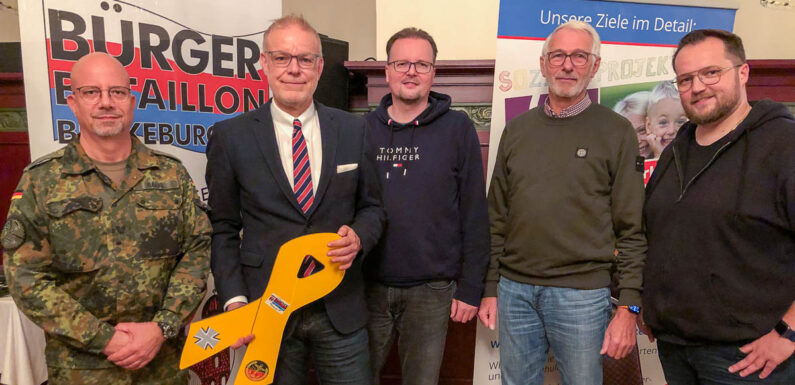 Näher zusammenrücken für mehr Miteinander: Bückeburger Bürgerbataillon und Bundeswehr intensivieren ihre Zusammenarbeit