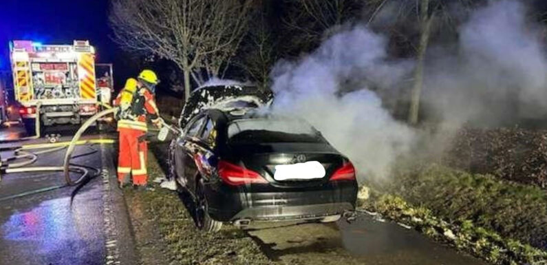 Während der Fahrt zwischen Warber und Cammer fing ein Mercedes Feuer