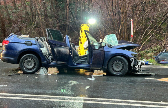 Weiteres zum Unfallhergang: Mehrere Schwerverletzte auf der B83 bei Steinbergen