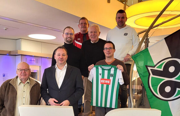 Volksbank in Schaumburg und Nienburg unterstützt erneut die 96-Fußballschule beim VfR Evesen