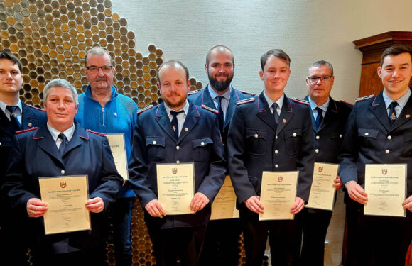 Feuerwehr Nienbrügge: Wilhelm Sölter zum Ehrenortsbrandmeister ernannt