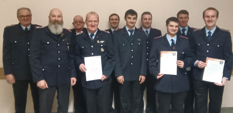 Vehlen: Ehrennadel in Gold der Feuerwehr Unfallkasse Niedersachsen für Andreas Schäkel