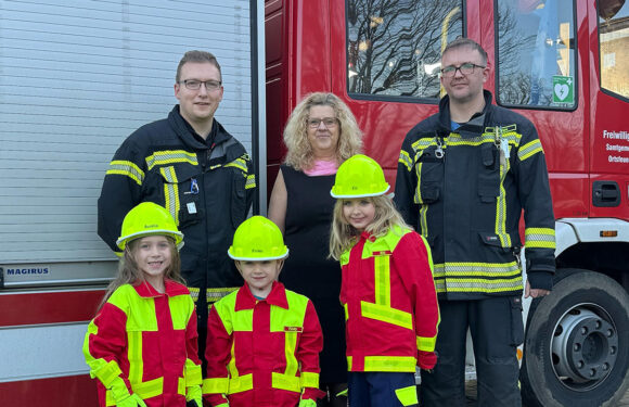 Sülbeck: Neue Einsatzkleidung für die Kinderfeuerwehr „Flammenhopser“
