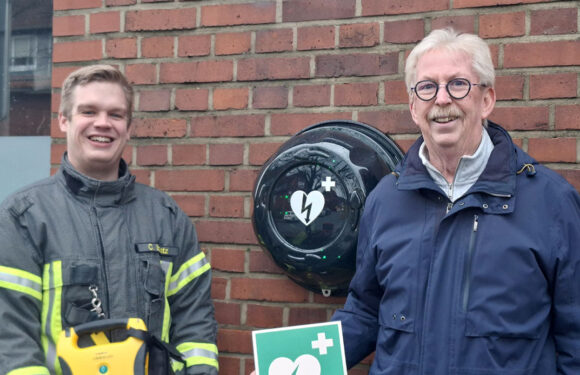 Plötzlicher Herzstillstand: Neuer Defibrillator als Lebensretter am Feuerwehrhaus Luhden