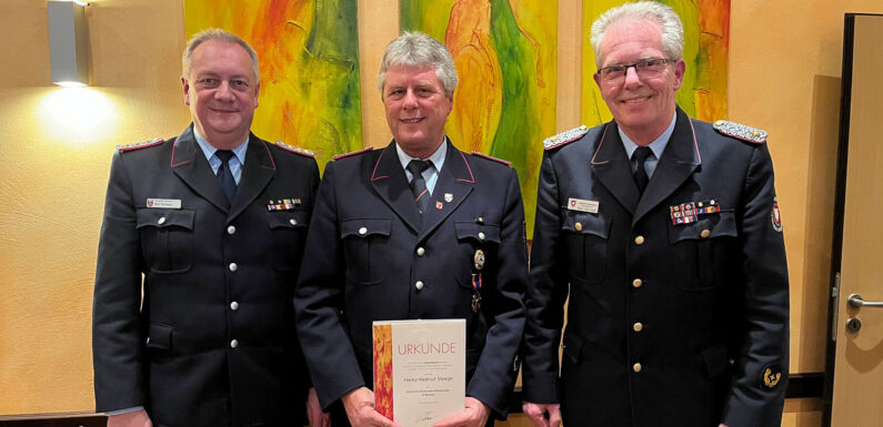 Feuerwehr Auhagen-Düdinghausen: Feuerwehr-Ehrenkreuz in Bronze für Heinz-Helmut Steege