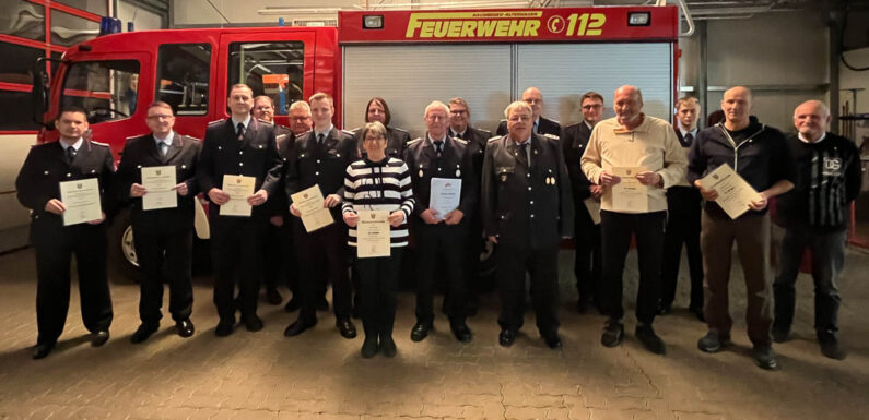 Feuerwehr Hagenburg-Altenhagen: Christian Röhl zum Ehrenortsbrandmeister ernannt