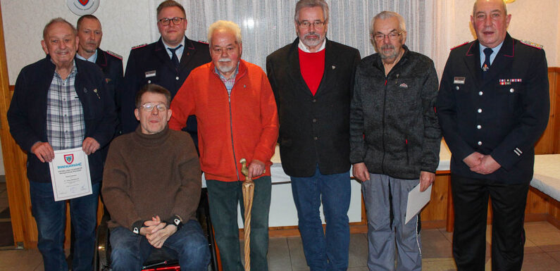 Feuerwehr Tallensen-Echtorf zieht Bilanz und ehrt Mitglieder