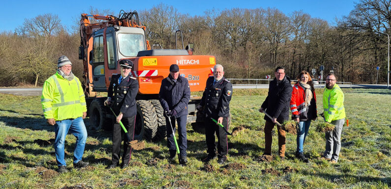 Spatenstich für den Neubau des Feuerwehrhauses in Cammer