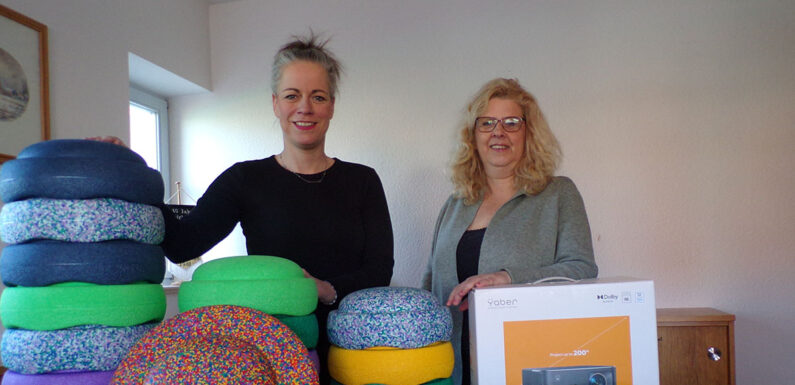 VR-Gewinnsparen ermöglicht neue Stapelsteine und Beamer für die Kita Hespe