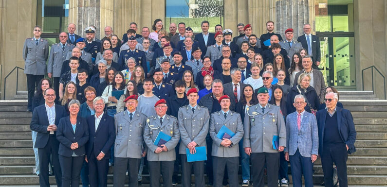 Hans Köchling für über 25 Jahre ehrenamtliches Engagement beim Volksbund Deutsche Kriegsgräberfürsorge geehrt