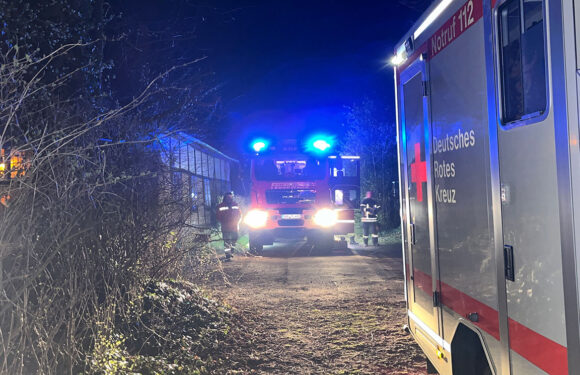 Personenrettung aus der Aue in Auhagen