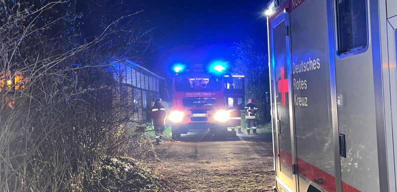 Personenrettung aus der Aue in Auhagen